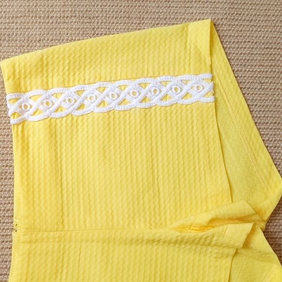 Excellent condition, Lilly Pulitzer Yellow Textured Shorts 4 - Picture 2 of 6